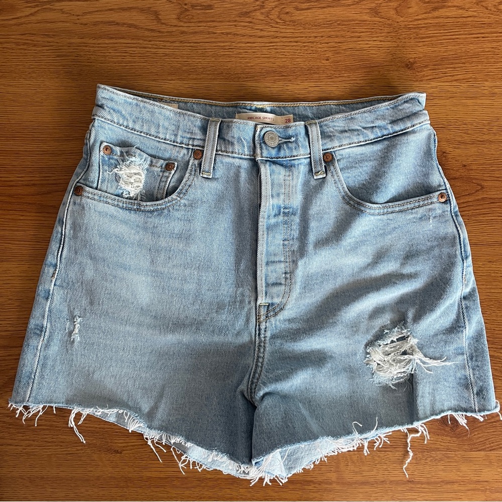Levis Ribcage denim blue shorts w28